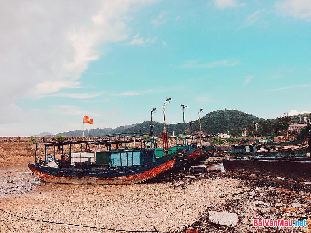 Phân tích theo kết cấu truyện ngắn Chiếc thuyền ngoài xa của Nguyễn Minh Châu
