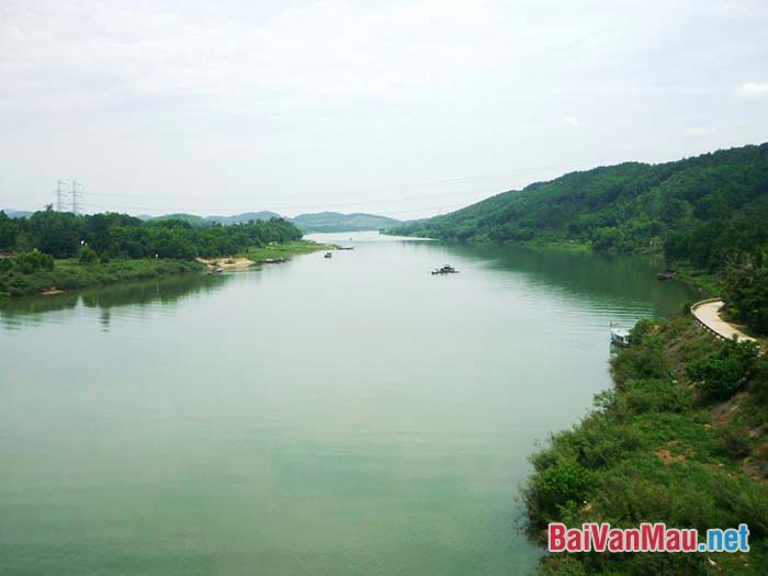 Sông Hương có vẻ đẹp riêng, đó là vẻ đẹp đặc trưng nên thơ